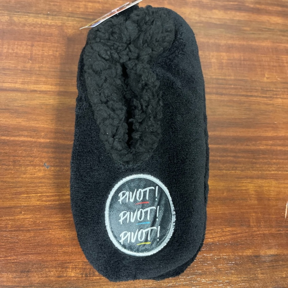 Friends Pivot Snuggle Toes Black Slippers Shoe Size 4-10